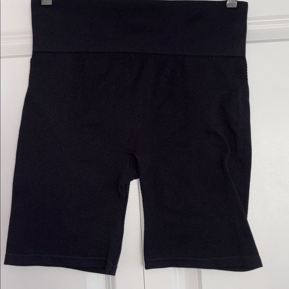 New Balance Women's Ribbed Black Bike Shorts Size L - Picture 5 of 6